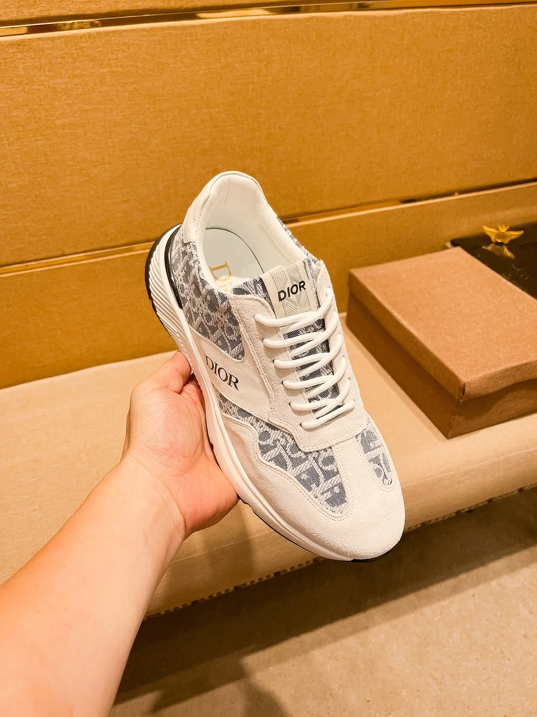 🚘🚘Factory batch 460💰🔥[Dior]🔥Men's high-end brand of shoes official website 1:1 latest masterpiece: the upper is made of Italian imported first-layer cowhide with a comfortable and breathable lining➕original non-slip and wear-resistant outsole🔥, making walking more convenient and comfortable! An exclusive new model, a stunning work, a beautiful 1:1 replica [color] compared to the official quality! Create a fashionable personality to set off your uniqueness! A must-have for trendy men! Classic🔥Size: 38-44 Color: 🔥 2⃣️colors available🔥